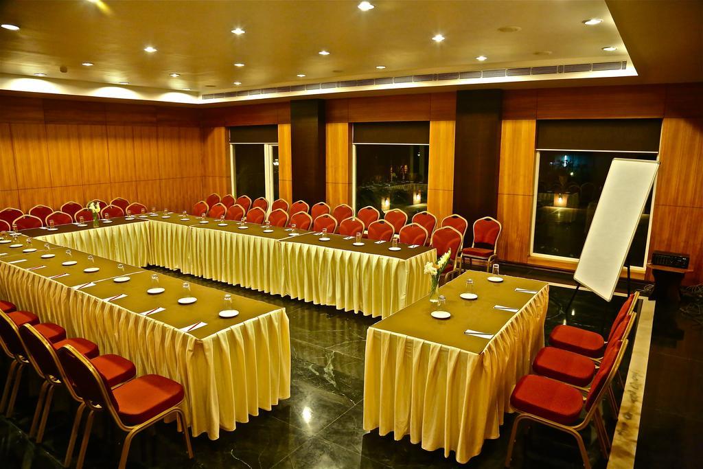 La Franklin Hotel Bhubaneswar Esterno foto