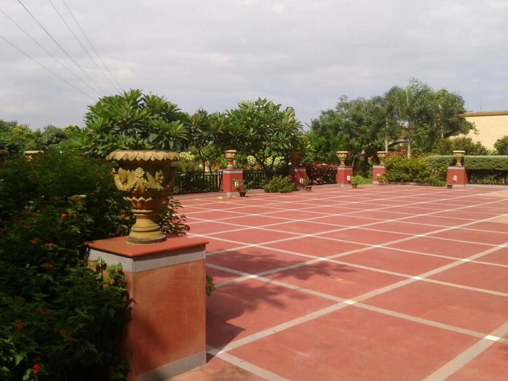 La Franklin Hotel Bhubaneswar Esterno foto
