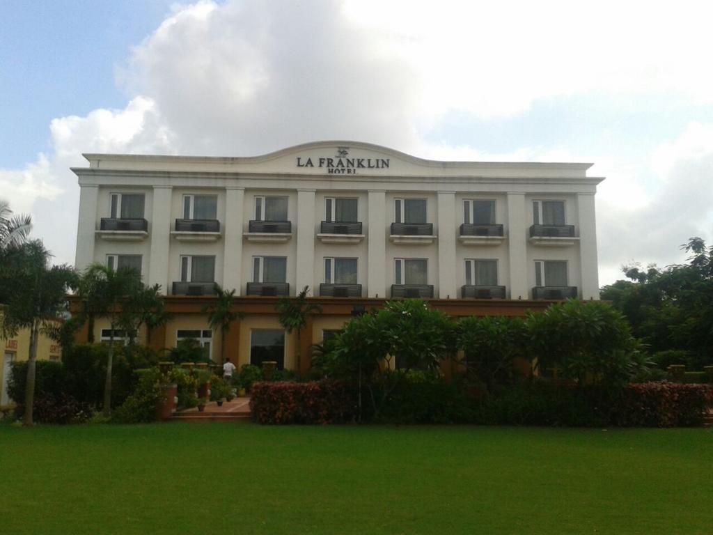 La Franklin Hotel Bhubaneswar Esterno foto